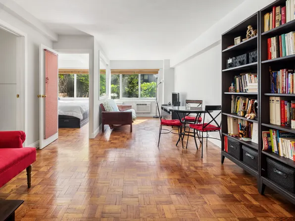 240 East 55th Street image 1 of 4