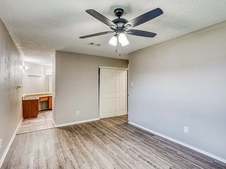 6395 Crossway Dr — Photo 11