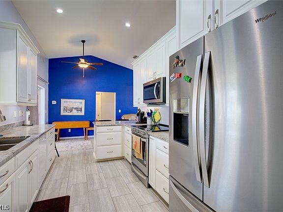 4th image of 4337 SW 21st Pl