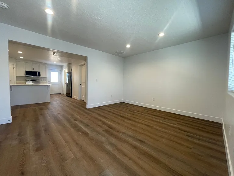 535 W 2530 N #19 — Photo 4