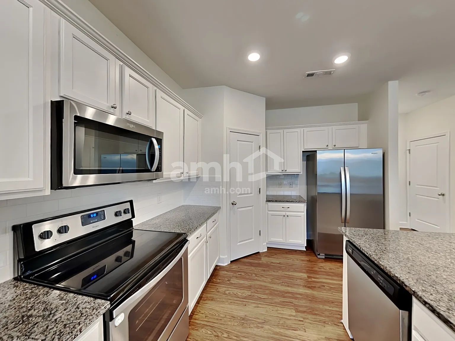 3 bed, 2.5 bath, 2022 sqft, $2,380 — Photo 4