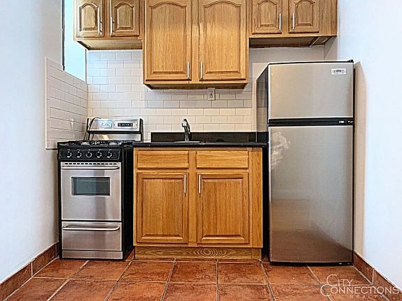 4th image of 306 W 18th St APT 4C