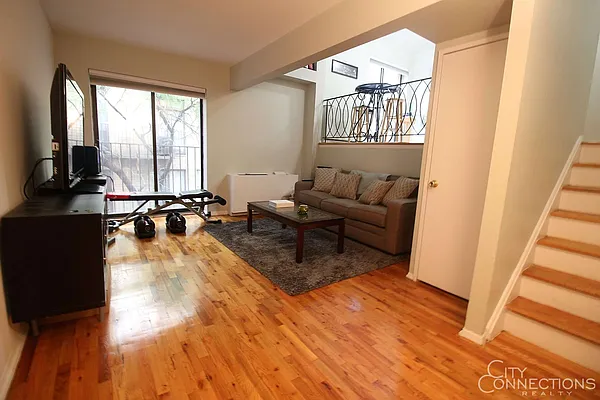 Rented by City Connections Realty | media 10