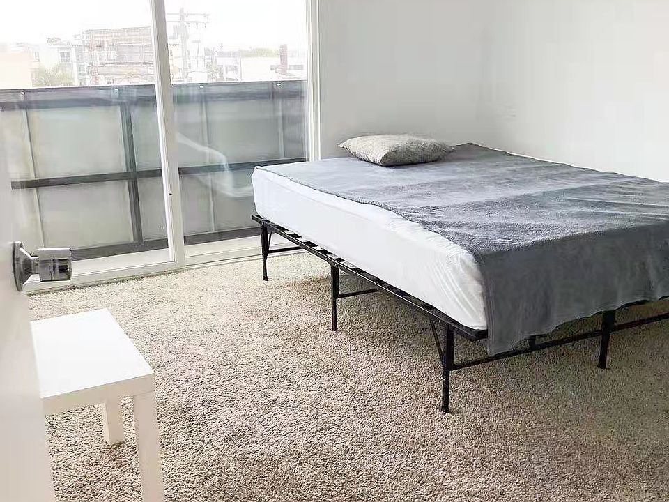 1st image of 1539 Beloit Ave Penthouse 7-SMARTROOM1
