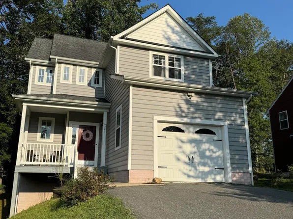 6381 Flintstone Dr, Barboursville, VA 22923