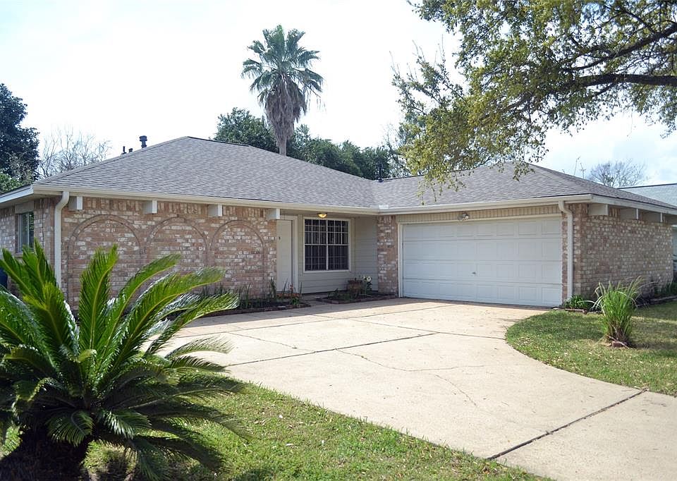 1st image of 15827 Cerca Blanca Dr