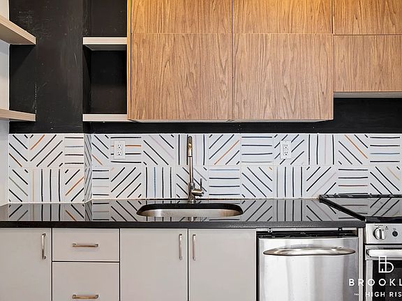 3rd image of 311 Woodbine St #3R