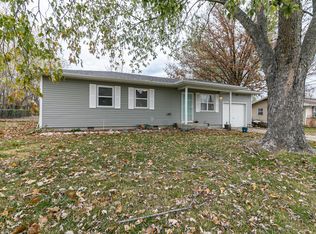 1923 Village Ln, Bolivar, MO 65613