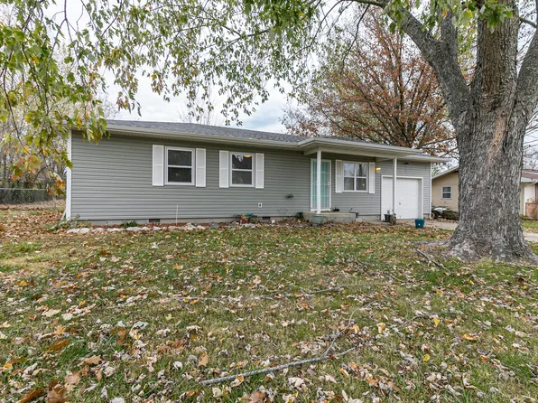 1923 S Village Lane, Bolivar, MO 65613