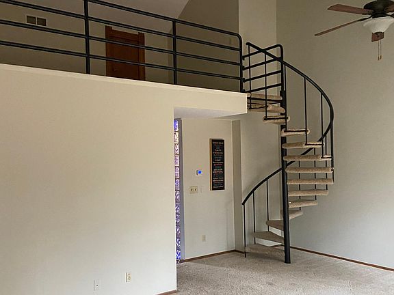 5th image of 646 Lamoreaux Dr NW #646