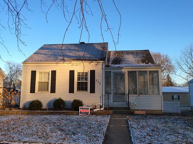 1st image of 272 S Prairie Ave