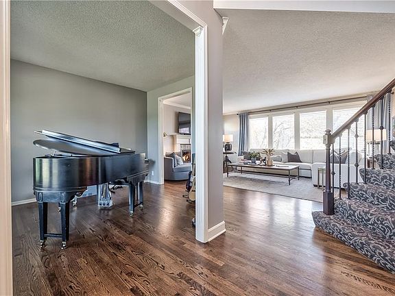 3rd image of 13801 Meadow Ln