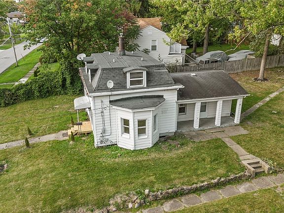 3rd image of 2065 Stone St