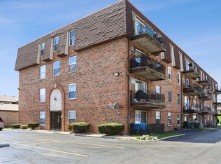 9143 S Roberts Rd APT 1, Hickory Hills, IL 60457