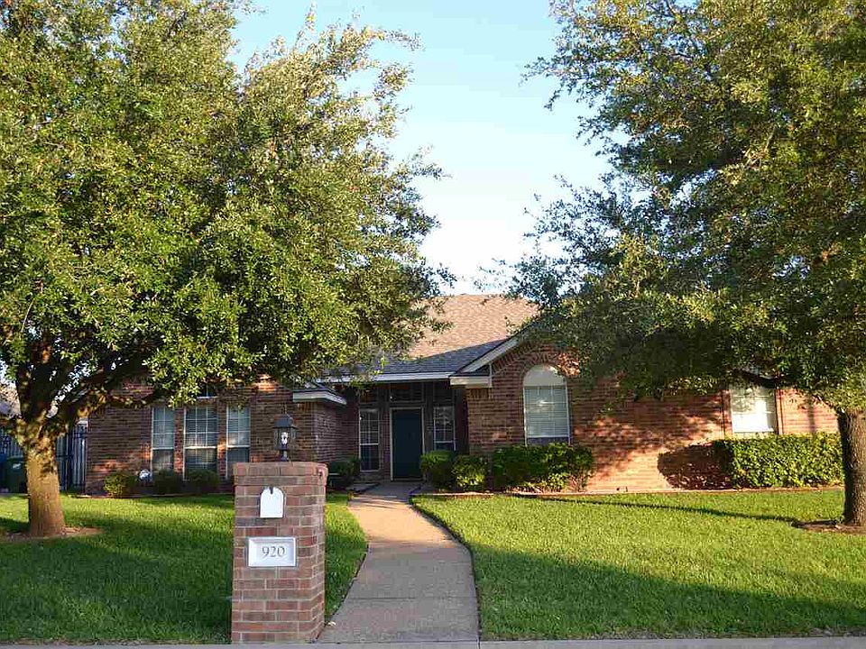 1st image of 920 Oakmont Dr