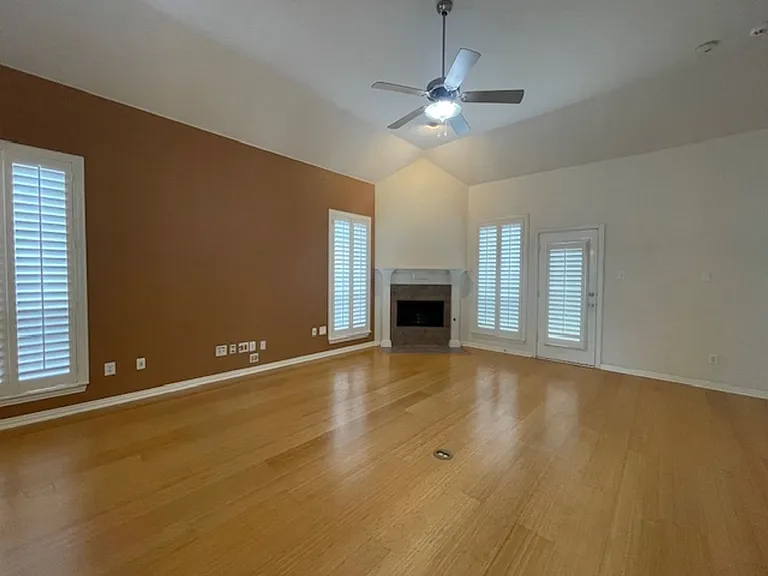 408 Hideaway Ct — Photo 9