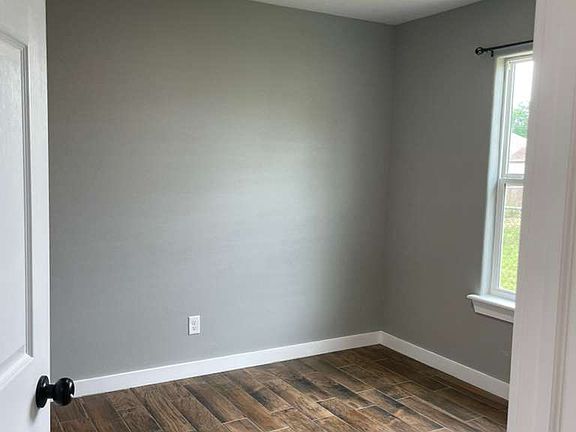 5th image of 4312 Armour Ave #B