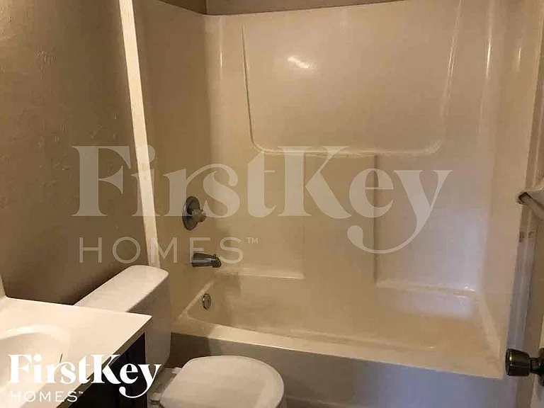 1209 NE 18th Pl — Photo 19