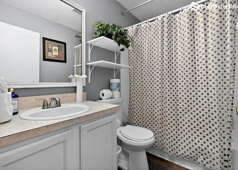 Full picture of shared bathroom