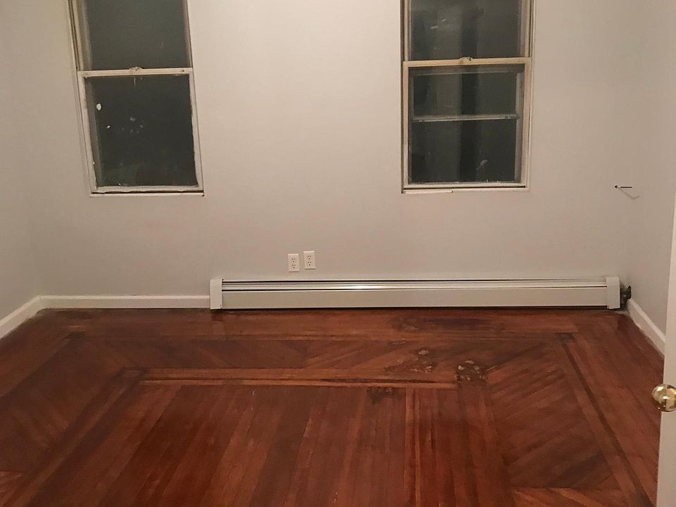 1st image of 216 Cromwell Ave