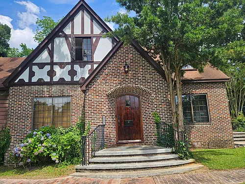 1305 N Queen St Photo 1