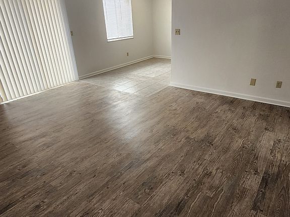 3rd image of 1419 Esic Dr #8