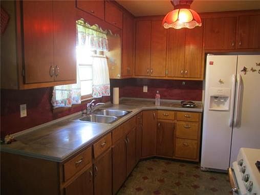5th image of 9730 E 27th Ter S