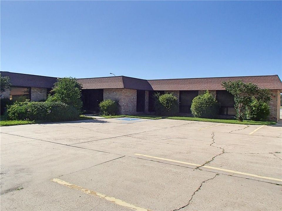 1st image of 1924 Southwood Dr