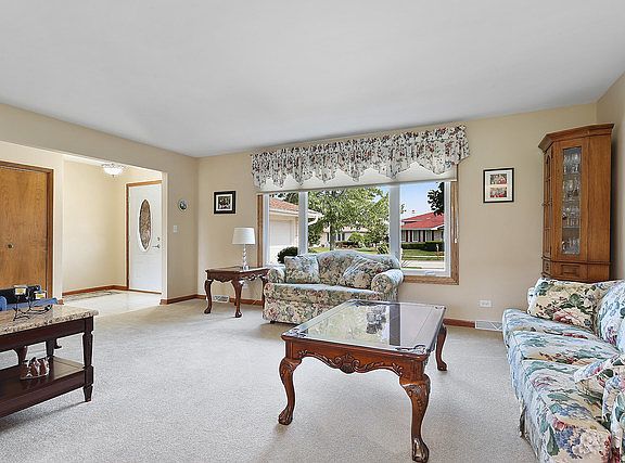 3rd image of 15636 Sierra Dr