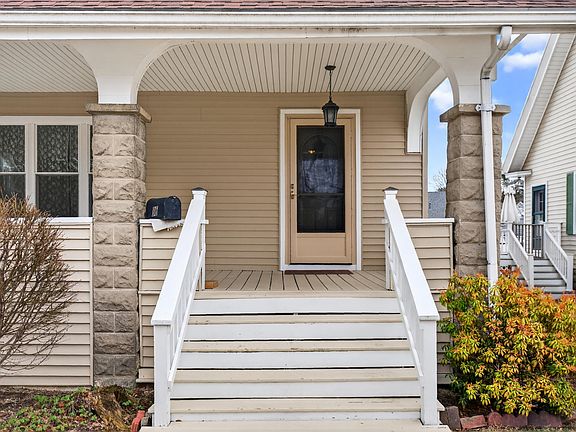 4th image of 36 Colonial Road
