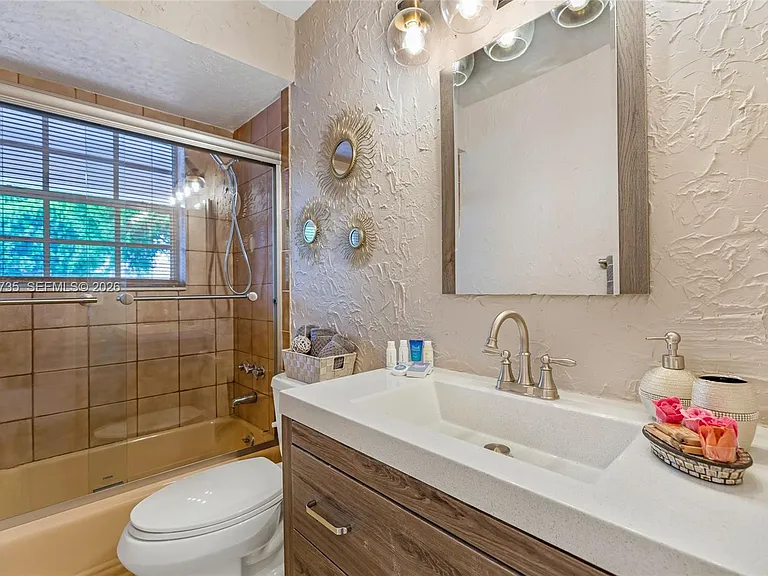 1960 Coral Reef Dr — Photo 32