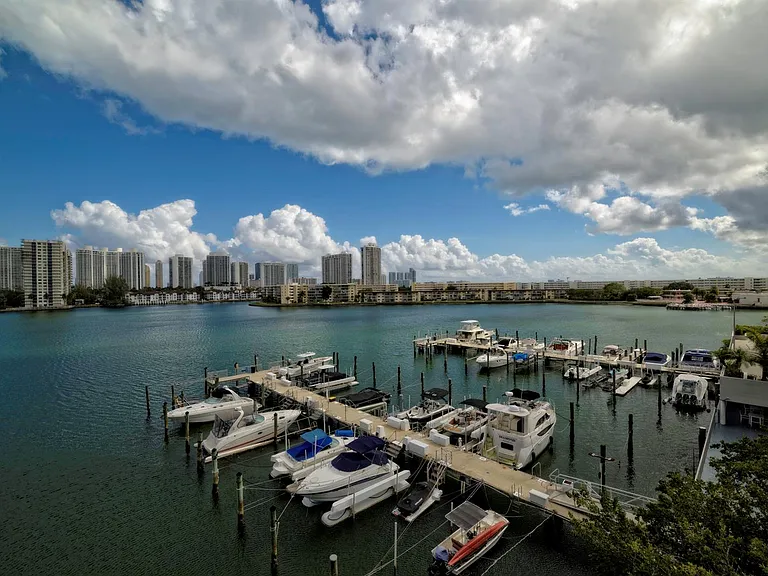 18081 Biscayne Blvd #403 — Photo 23
