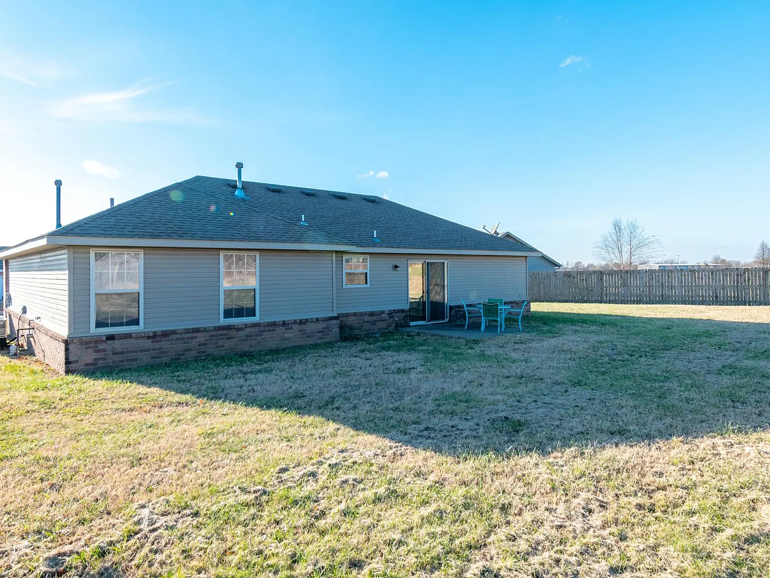 3 bed, 1255 sqft, $1,750 — Photo 3