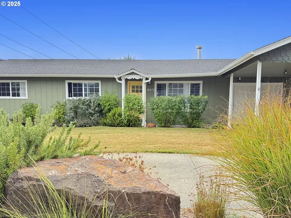803 Pioneer Rd, Brookings, OR 97415