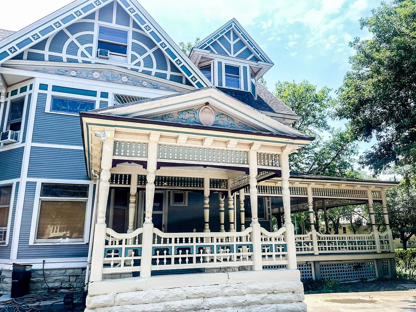 Experience Timeless Elegance at the Hurlbut-Yates House in Lincoln, Nebraska! - 8 Bedrooms, 7 Bat... — Photo 4