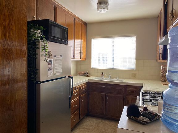 5th image of 1411 N Poinsettia Pl #209