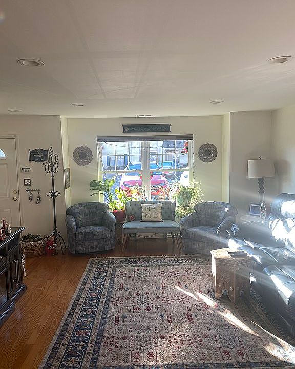 1st image of 145 Morley Cir #145