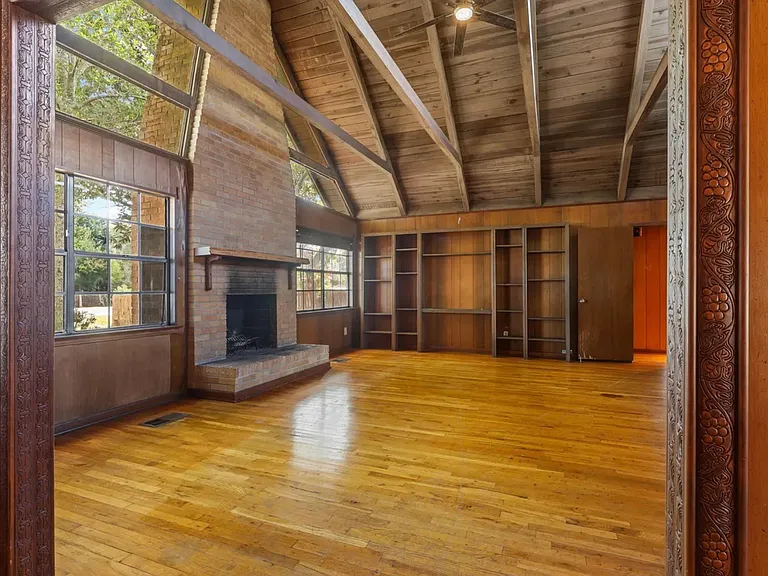 431 Benning Dr — Photo 3