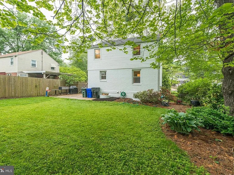 937 Patrick Henry Dr — Photo 33
