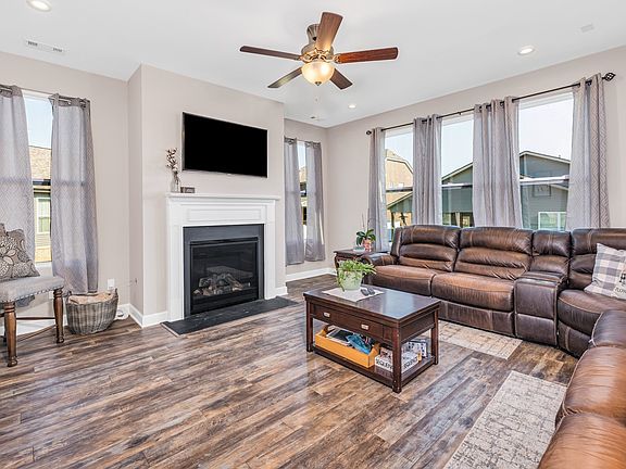 2nd image of 208 Mount Royal Ct