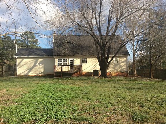 2nd image of 424 Bee Maxey Rd