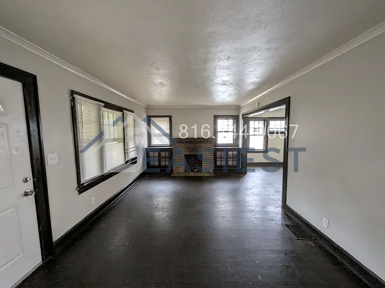 5225 Woodland Ave — Photo 3