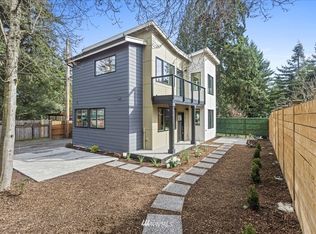 11812 B 32nd Ave NE, Seattle, WA