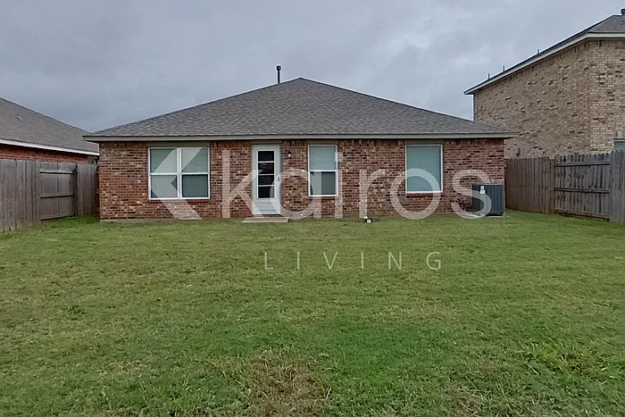 301 Saint James Pl — Photo 23