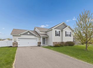 1086 Foede Cir, Montrose, MN 55363