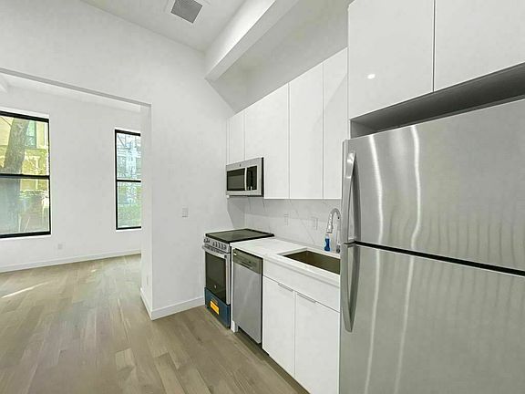 4th image of 166 E 105th St #1B