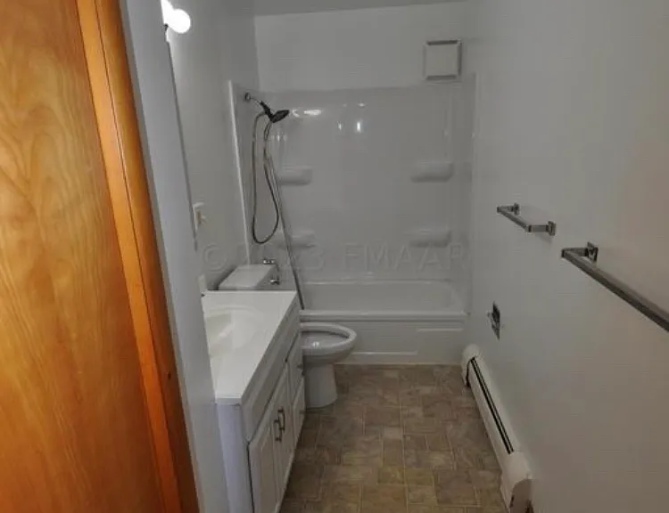 918 Oak St N #2 — Photo 5