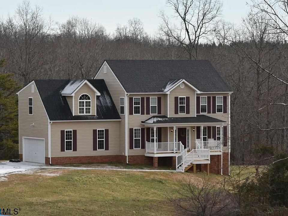 2nd image of 15 Fox Hollow Ln