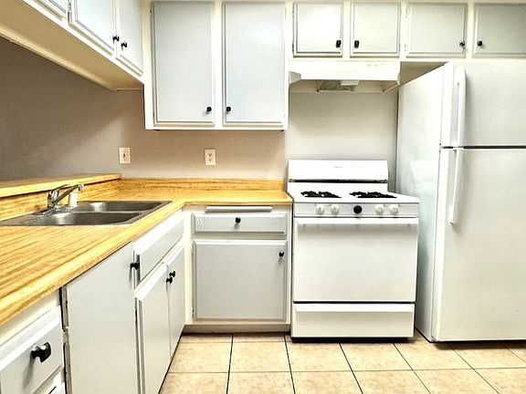 2nd image of 13105 Kornblum Ave #M