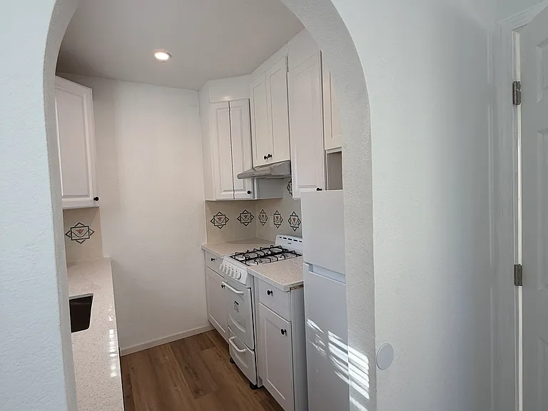 417 2nd St #11 — Photo 12